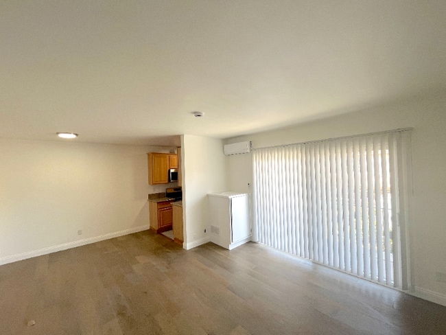 Building Photo - 10753 Palms Blvd