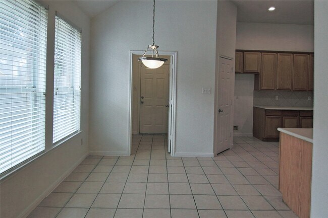 Building Photo - 322 Wild Bird Dr