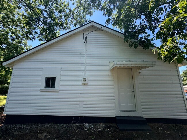 Building Photo - 1107 Myrtle St SW