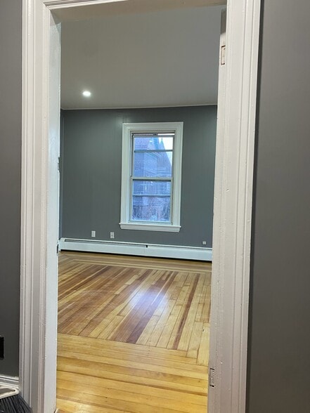 Building Photo - 33 White St