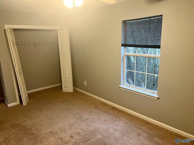 Building Photo - 2524 Autumn Ridge Dr SW
