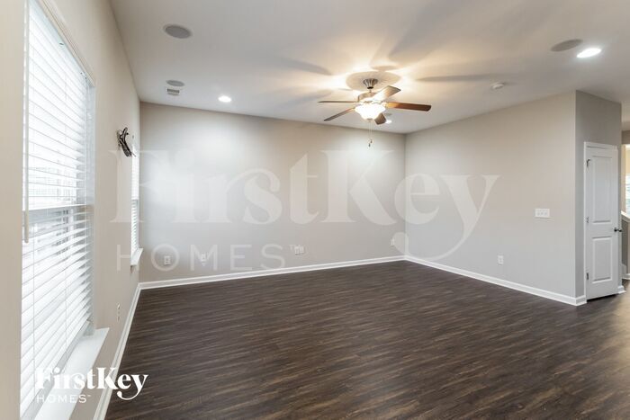 Building Photo - 413 Forsythia Ave