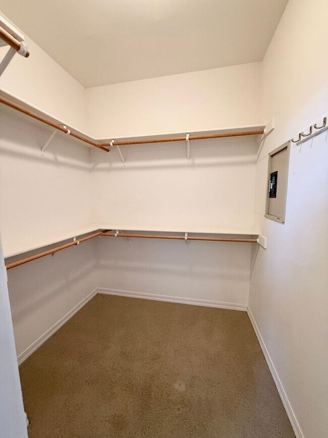 Building Photo - 3 BEDROOM 2 BATH HOME IN TEMPLETON!! MOVE IN READY