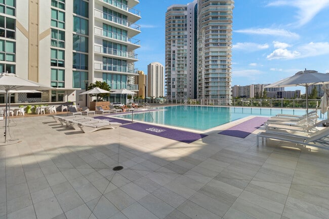 Building Photo - 300 Sunny Isles Blvd