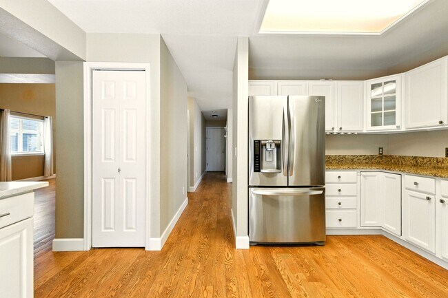 Building Photo - Amazing 3 Bed 4 Bath Highlands Ranch House...