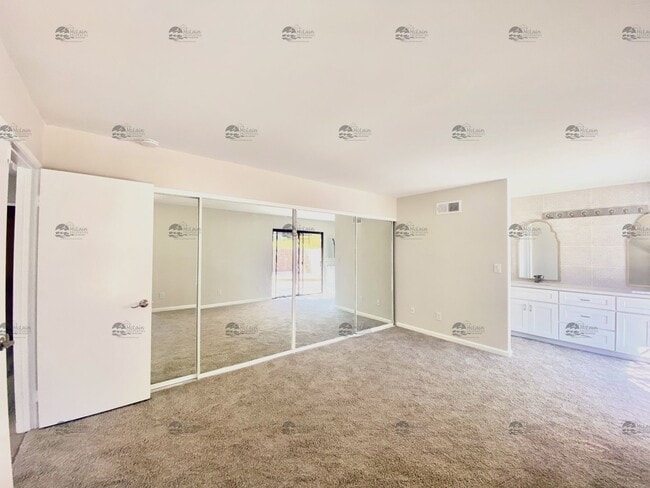 Building Photo - Updated 3BD/2BA with Air Conditioning