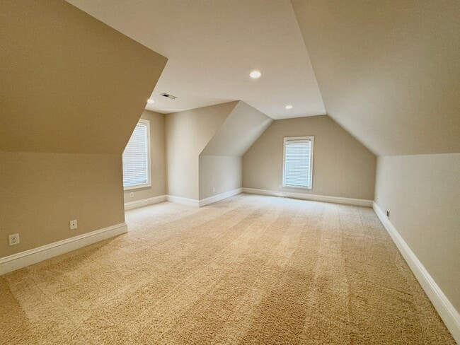 Building Photo - 5 bed/3.5 bath home on Lakeview Golf Resor...