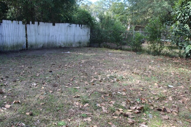 Building Photo - 1114 W Lincoln Ave