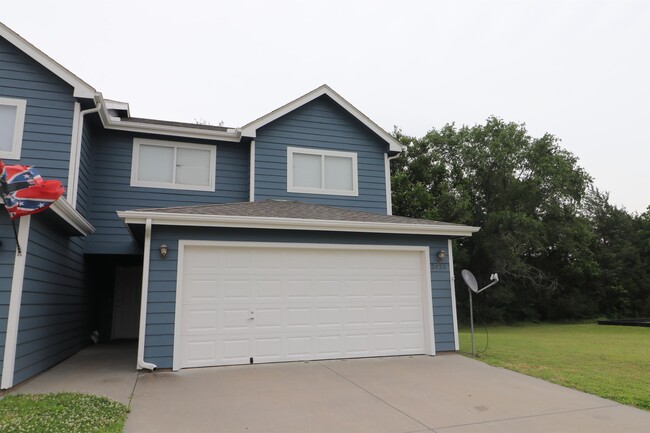 Building Photo - 2428 Deerfield Blvd