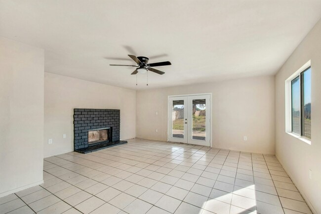 Building Photo - 8425 Redwood Ave