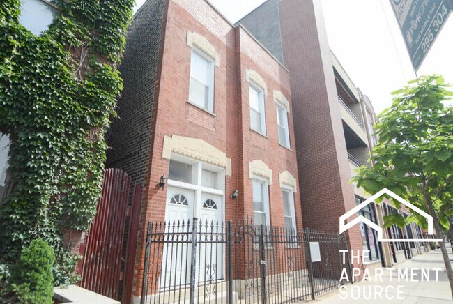 Building Photo - 2146 W Chicago Ave