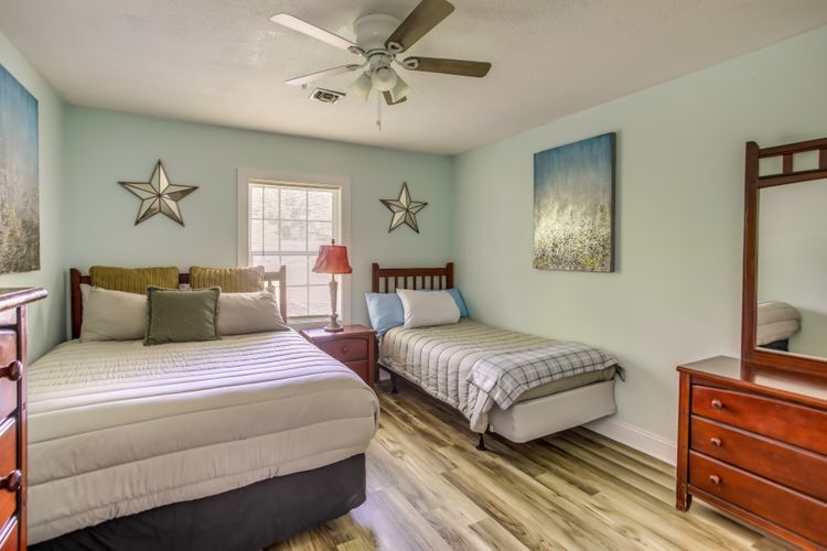 Building Photo - 1087 Burcale Rd