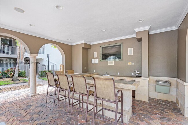 Building Photo - 6841 SW 44th St