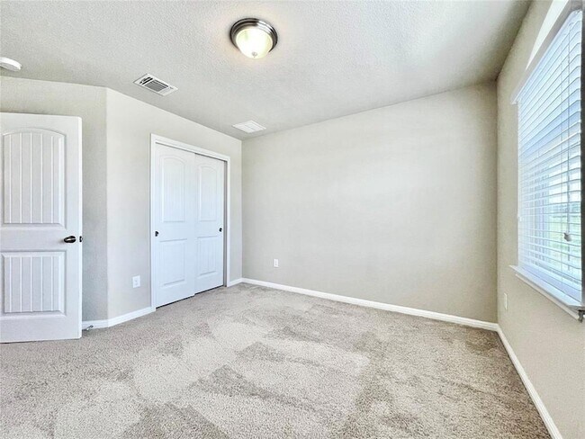 Building Photo - 417 Katmai Cir