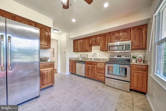 Building Photo - 9516 Bonair Dr