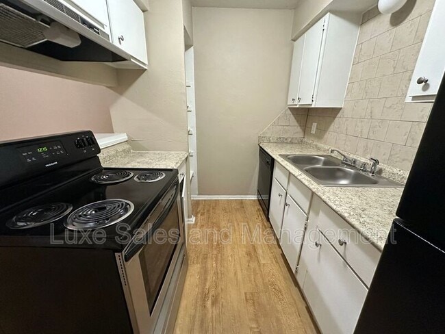 Building Photo - 6016 NW Expressway