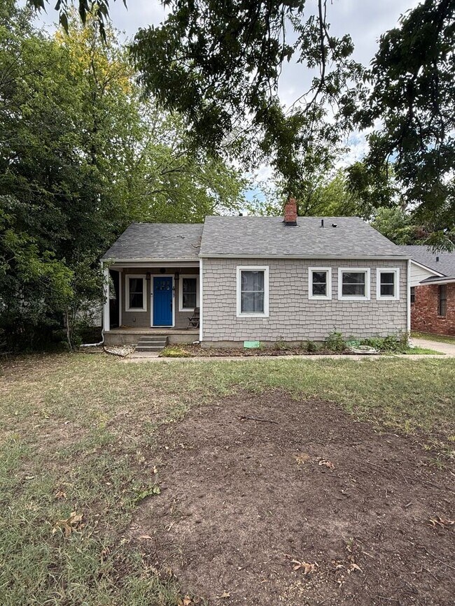 Primary Photo - 2 bed/1 bath Norman Cottage