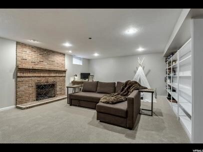 Building Photo - 1870 N Woodside Dr E