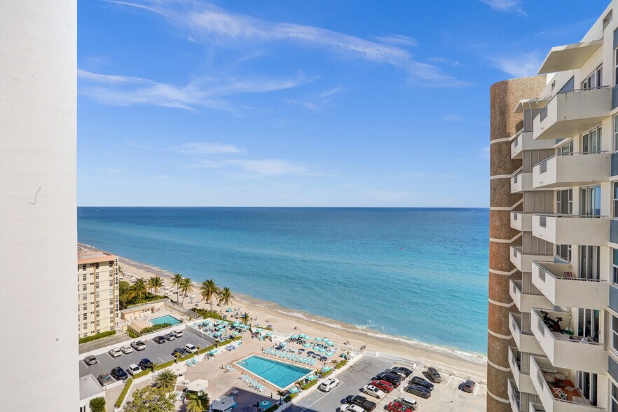 Building Photo - 3180 S Ocean Dr