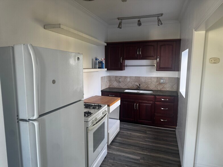 Building Photo - 1461 Carroll Ave