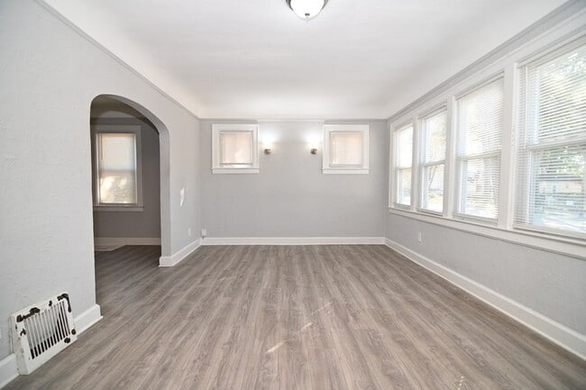 Building Photo - 23304 Cayuga Ave