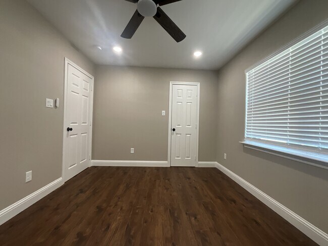 Building Photo - 261 Bois D Arc St