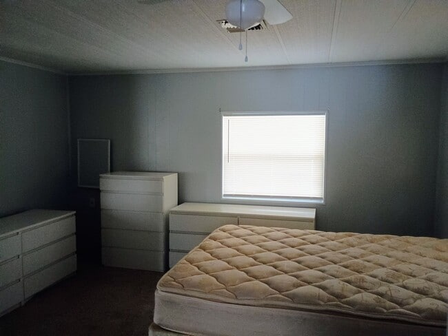 Building Photo - 2 Bedroom 2 bathroom