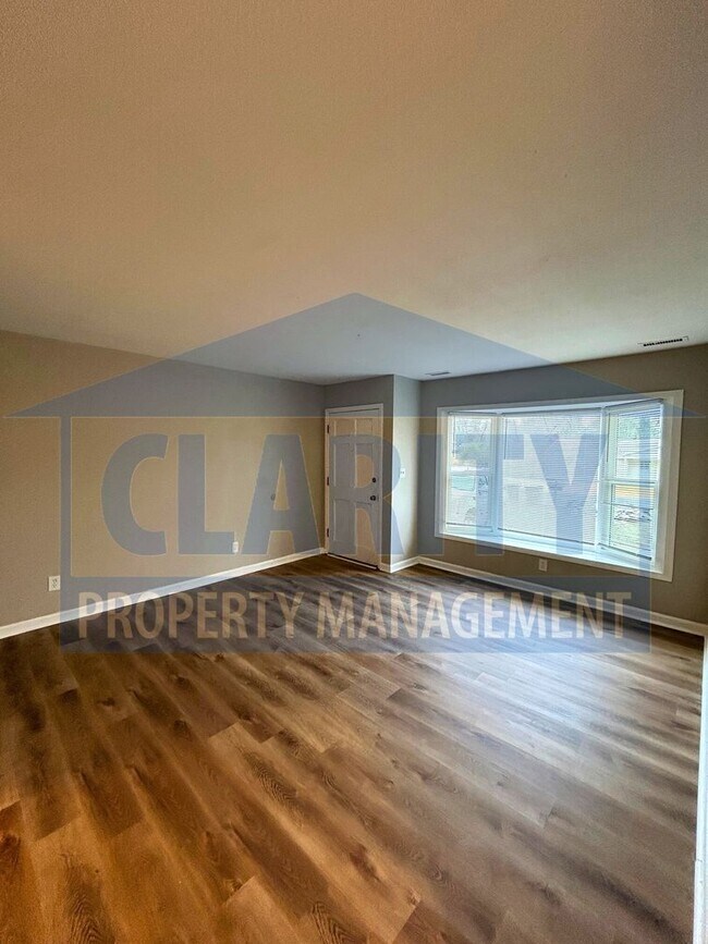 Building Photo - Updated 2 Bedroom, 1 Bath Duplex