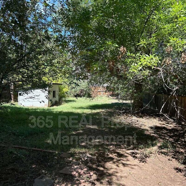 Building Photo - 1130 W Myrtle St