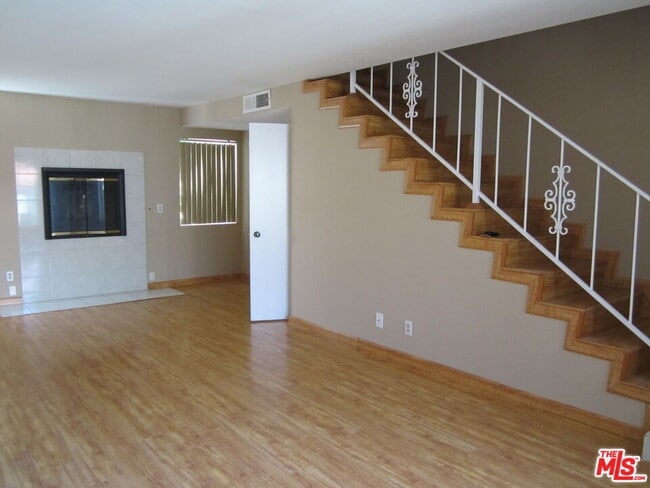 Building Photo - 5275 Colodny Dr