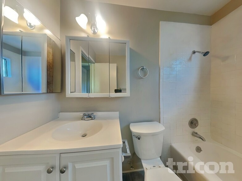 Building Photo - 1270 Kings Row