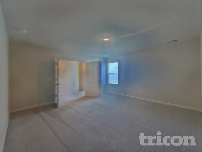 Building Photo - 1426 Cattleman Acrs Dr