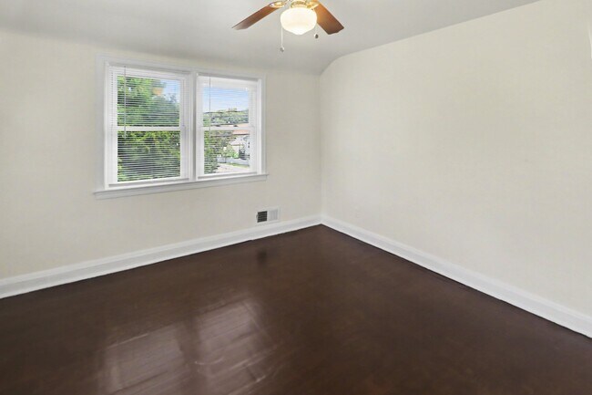 Building Photo - 3219 Taylor Ave