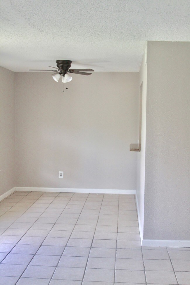 Dining - Gladefield Garden Apartments