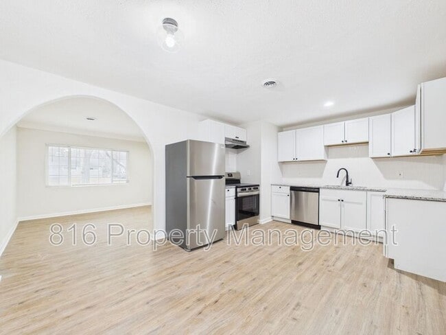 Building Photo - 11211 Corrington Ave