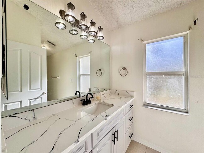 Building Photo - 10028 Oasis Palm Dr