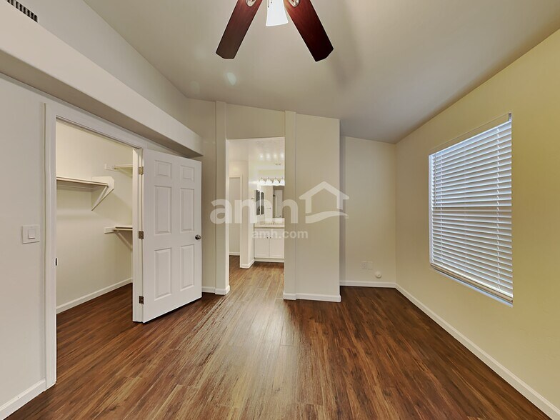 Building Photo - 2107 E Catclaw St