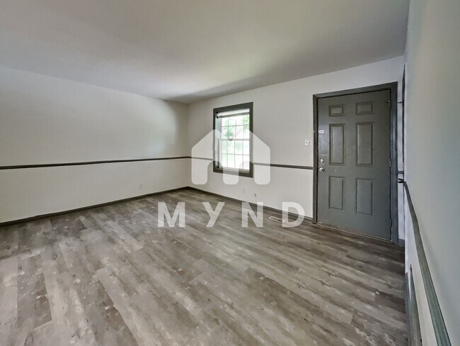 Building Photo - 1600 Poole Rd Unit B