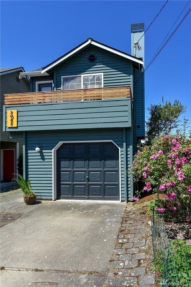 Building Photo - Charming Craftsman-Style Home in the Heart...