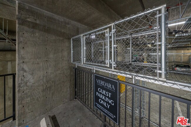 Building Photo - 124 W Colorado St