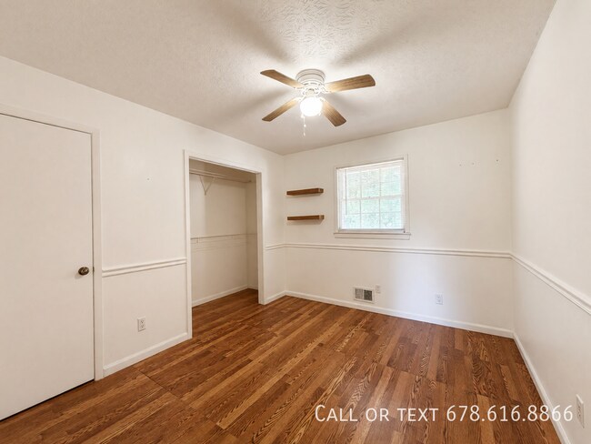 Building Photo - 2666 S Lakeview Dr SW