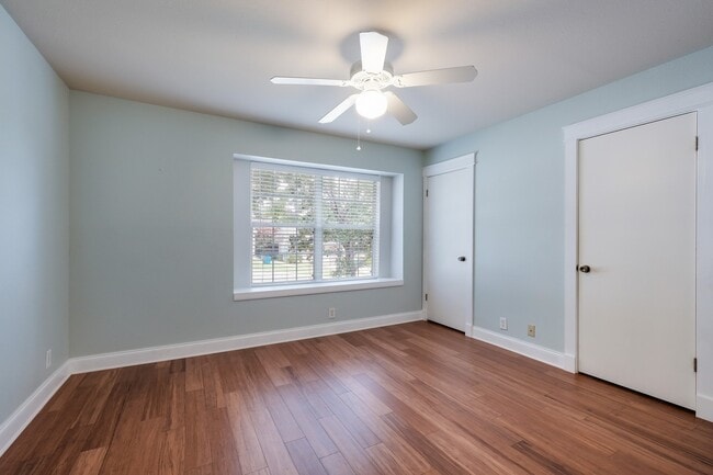 Building Photo - ***APPLICATION CURRENTLY UNDER REVIEW***Modern Elegance: 3-Bedroom Townhome with Wood Flooring, S...
