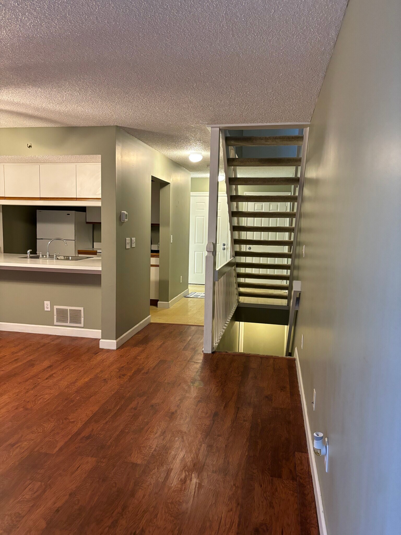 Building Photo - 2037 Burbridge Ln