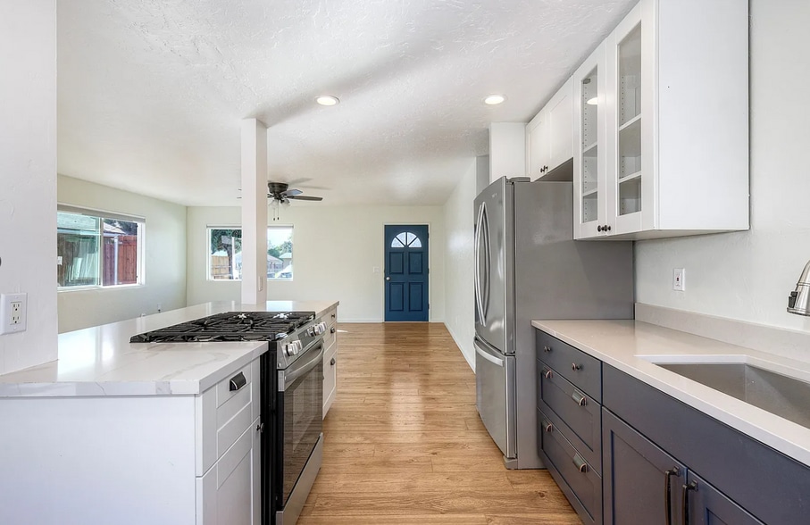 Building Photo - 2371 Berry St