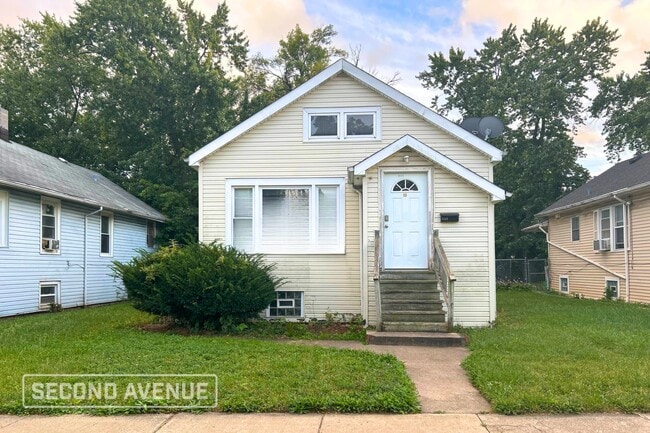 Building Photo - 1111 W 103rd Pl