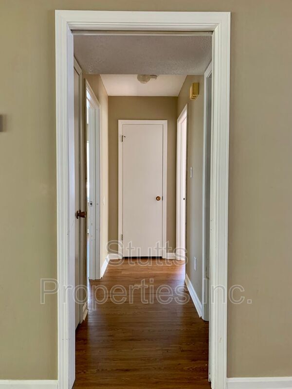 Building Photo - 1975 Darby Drive