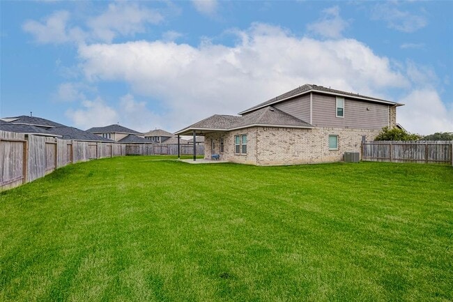 Building Photo - 15231 White Moss Dr