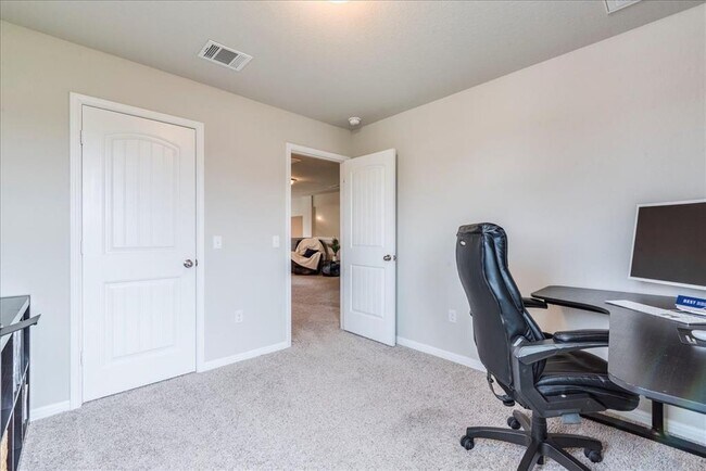 Building Photo - 125 Groesbeck Ln