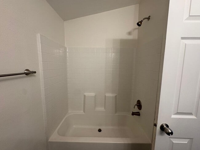 Building Photo - 3 bedroom 2 Full Bath Mobile Home Close to...