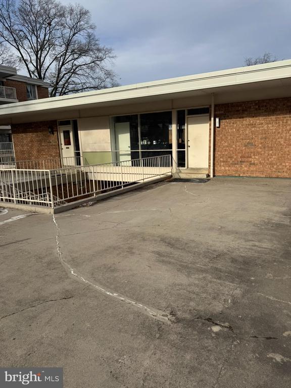 Building Photo - 2633 Fort Farnsworth Rd